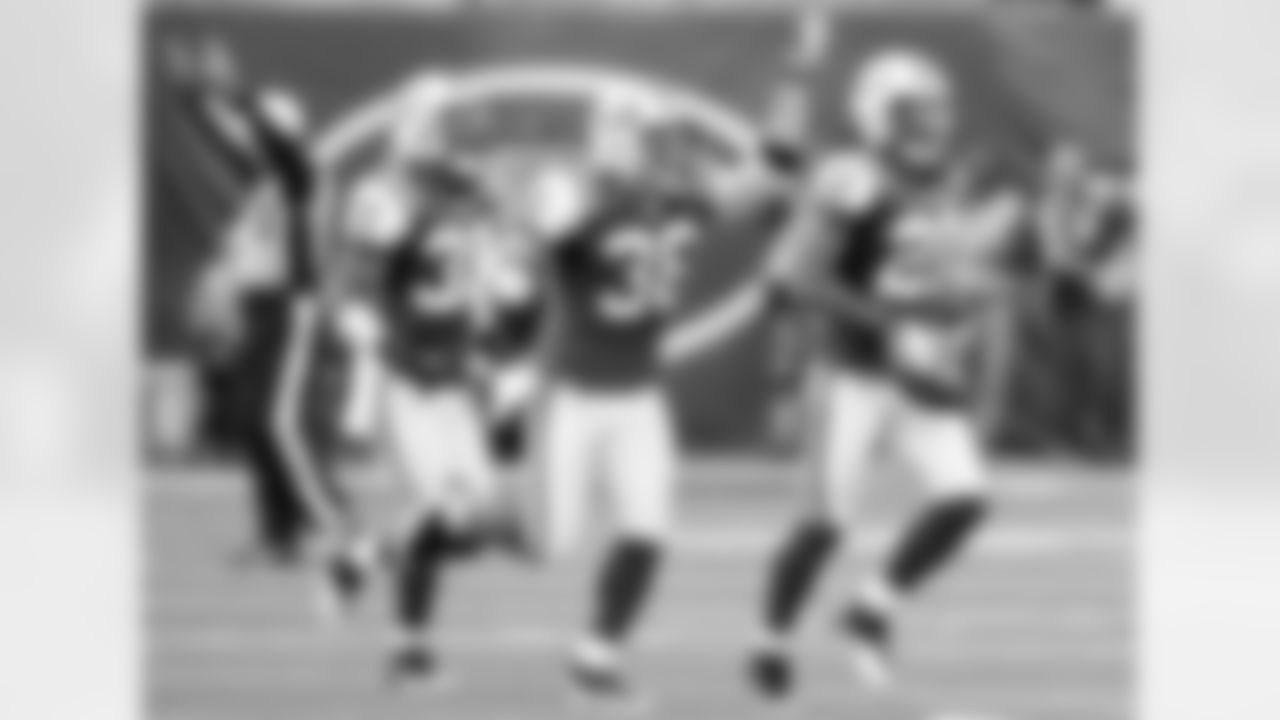 Jim Leonhard Photos