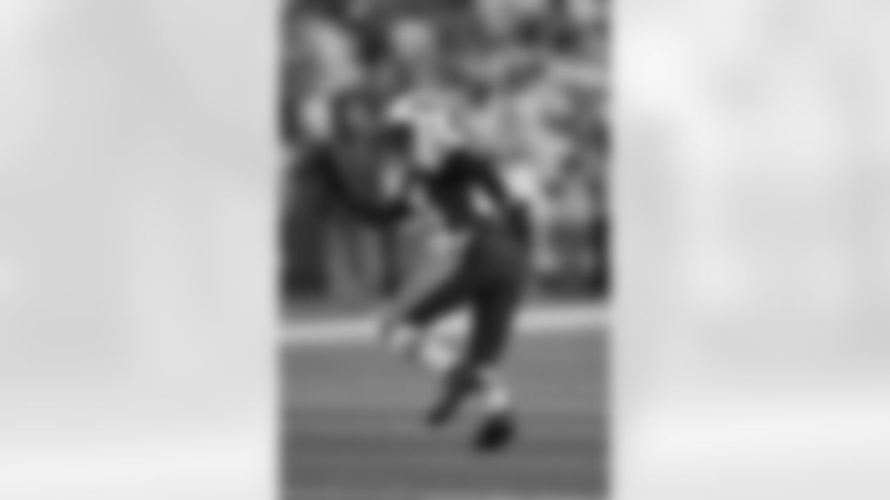 Darrelle Revis Photos