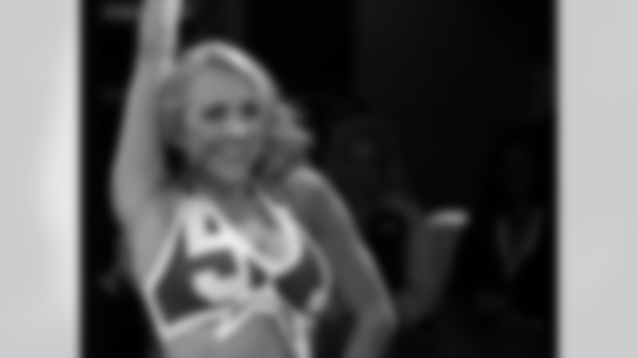 2009 Flight Crew Final Audition Photos