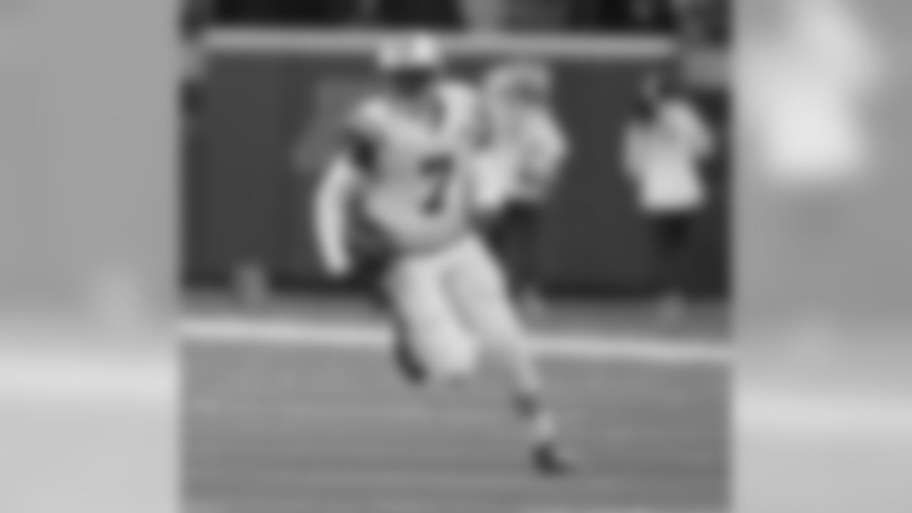 Smith had a nightmarish game last year against the Titans. He turned the ball over 4 times, one of which was returned for a touchdown. Last week against the Vikings, Smith was able to rebound after throwing a pick-6 on the first play from scrimmage. After that interception, Geno completed 64% of his passes and threw for 254 yards and one TD for a passer rating of 105.4.