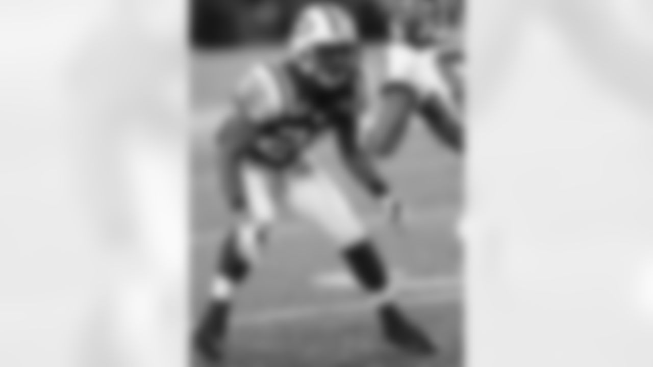 Lito Sheppard Photos