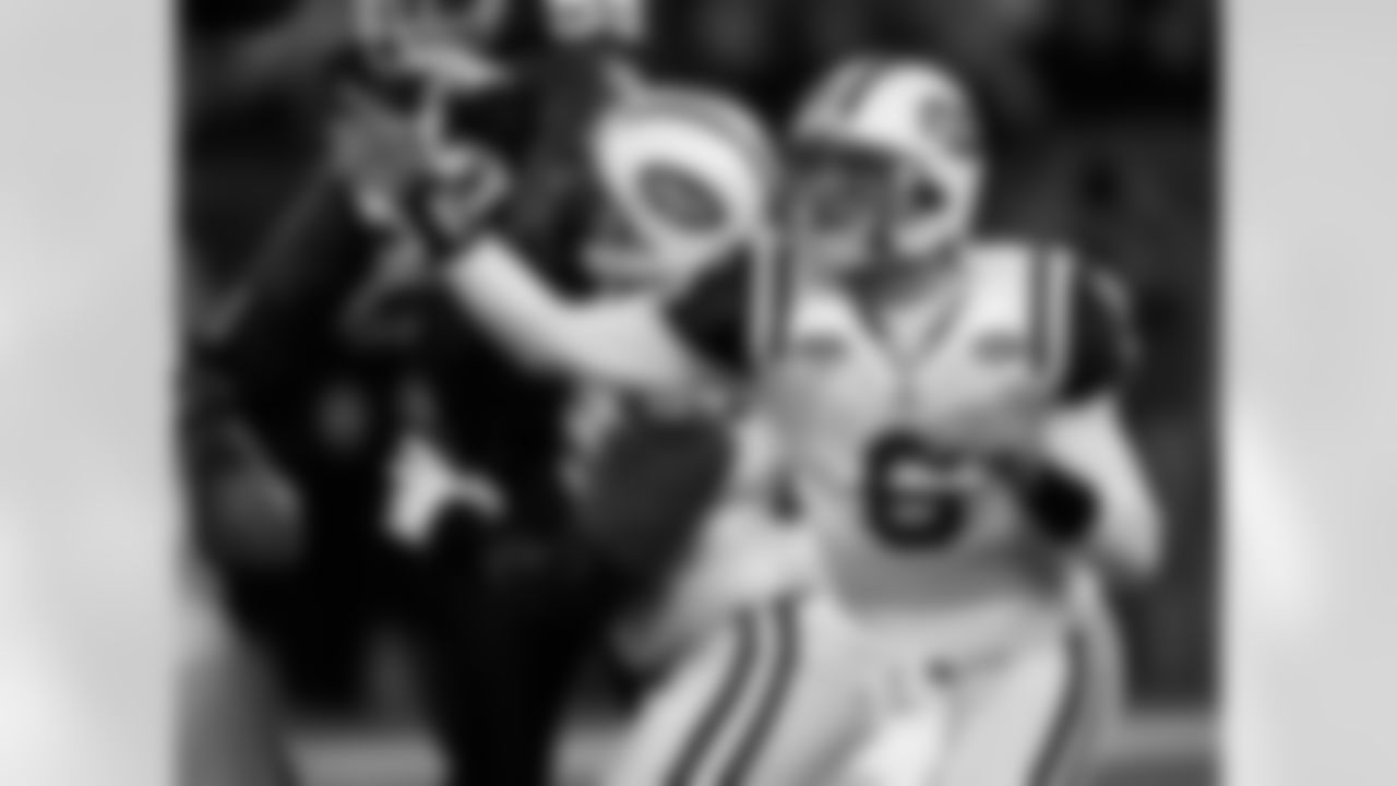2009 Week 13 Jets at Bills Photos