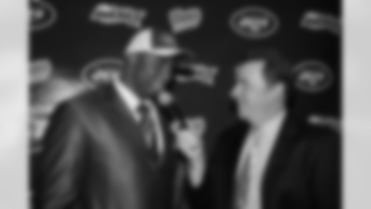 Bob Wischusen has a tough question for Vernon Gholston
