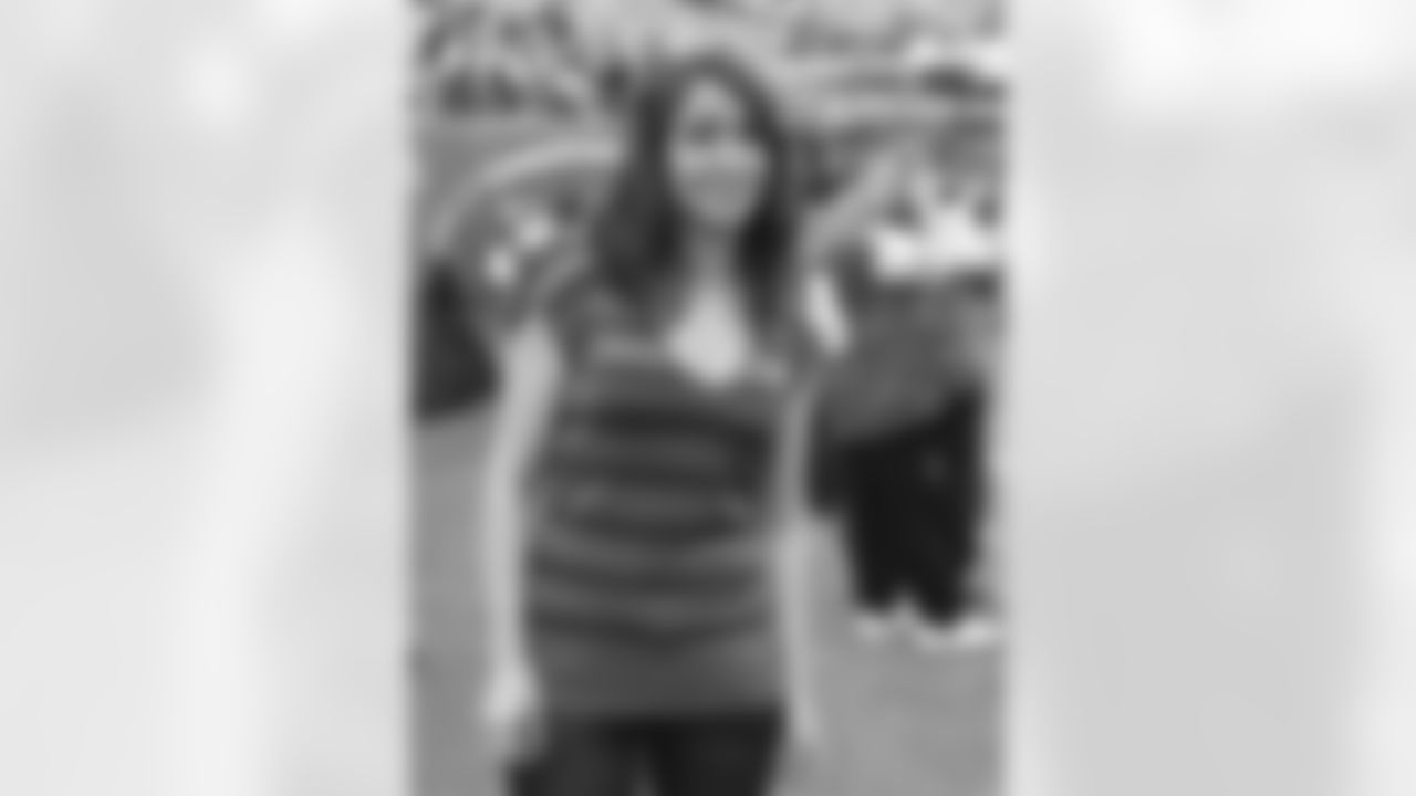 Comedian Rachel Feinstein wears green in support of the Jets as they take on the Browns at MetLife Stadium.