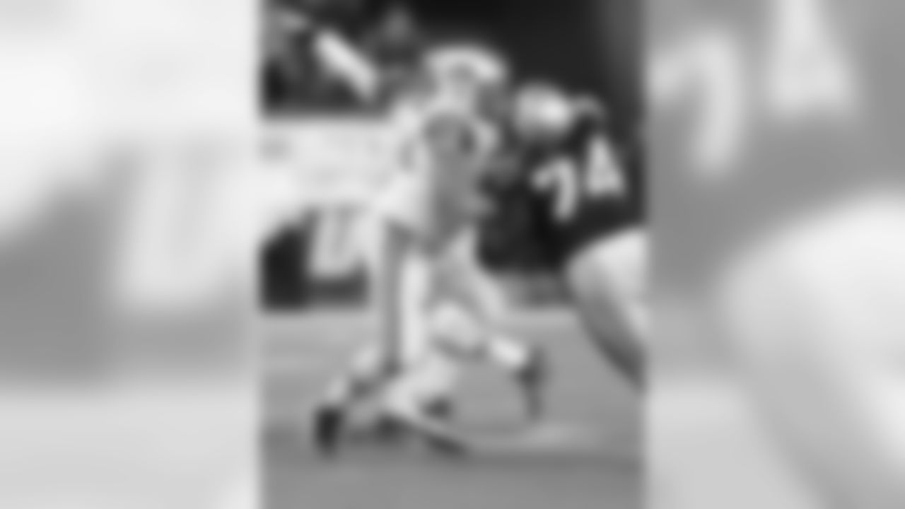 Matt Slauson Photos