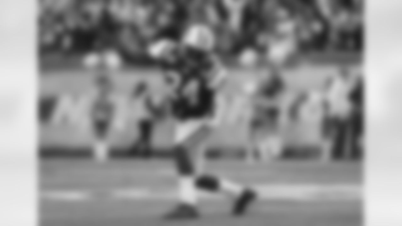 Darrelle Revis Photos
