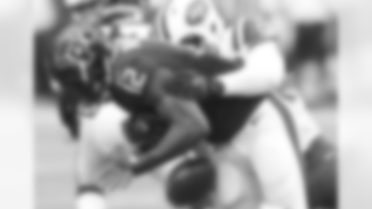 LB Erin Henderson