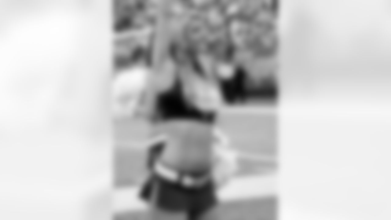 2009 Week 10 Jets vs Jackson Flight Crew Photos
