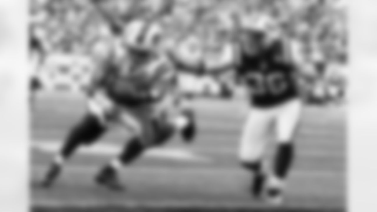 Jim Leonhard Photos
