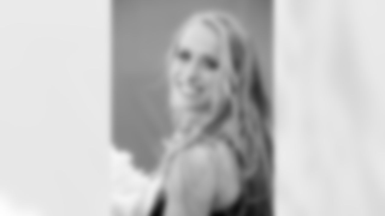 Amanda C. 2009 Flight Crew Member Photos