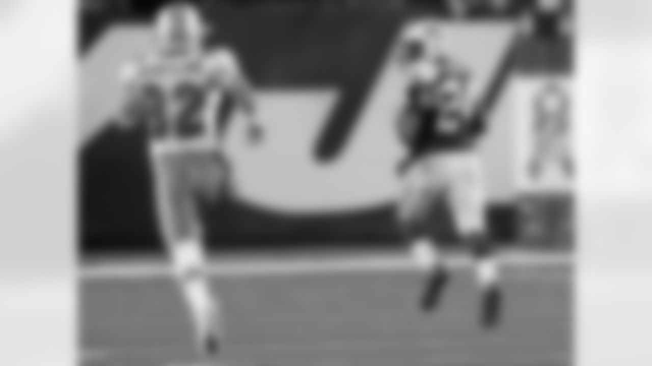Darrelle Revis Photos