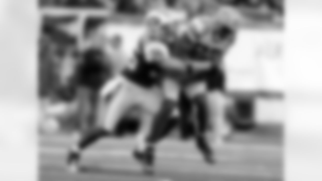 Jim Leonhard Photos