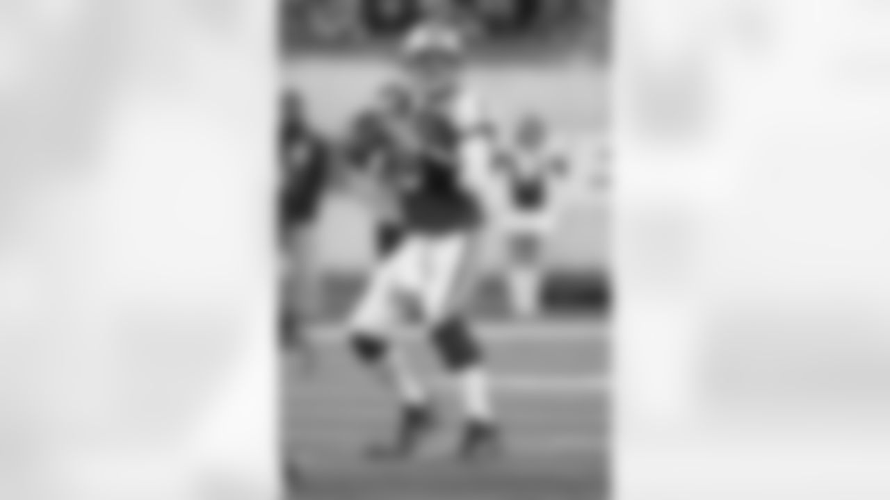2010 Week 14 Jets vs Dolphins Game Photos
