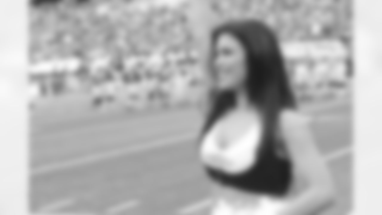 New York Jets Flight Crew: Jets vs Bills