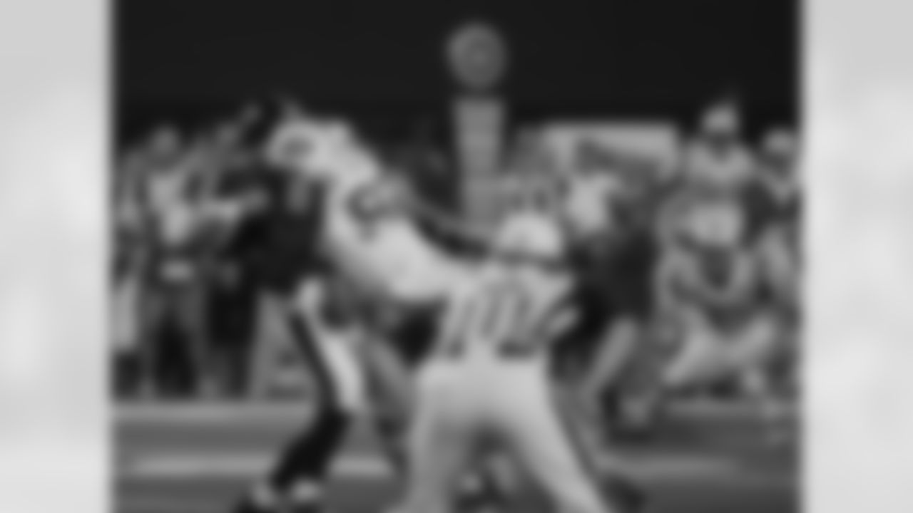 During that same 2010 season opener, DE Shaun Ellis also records a sack on QB Joe Flacco in East Rutherford, NJ.