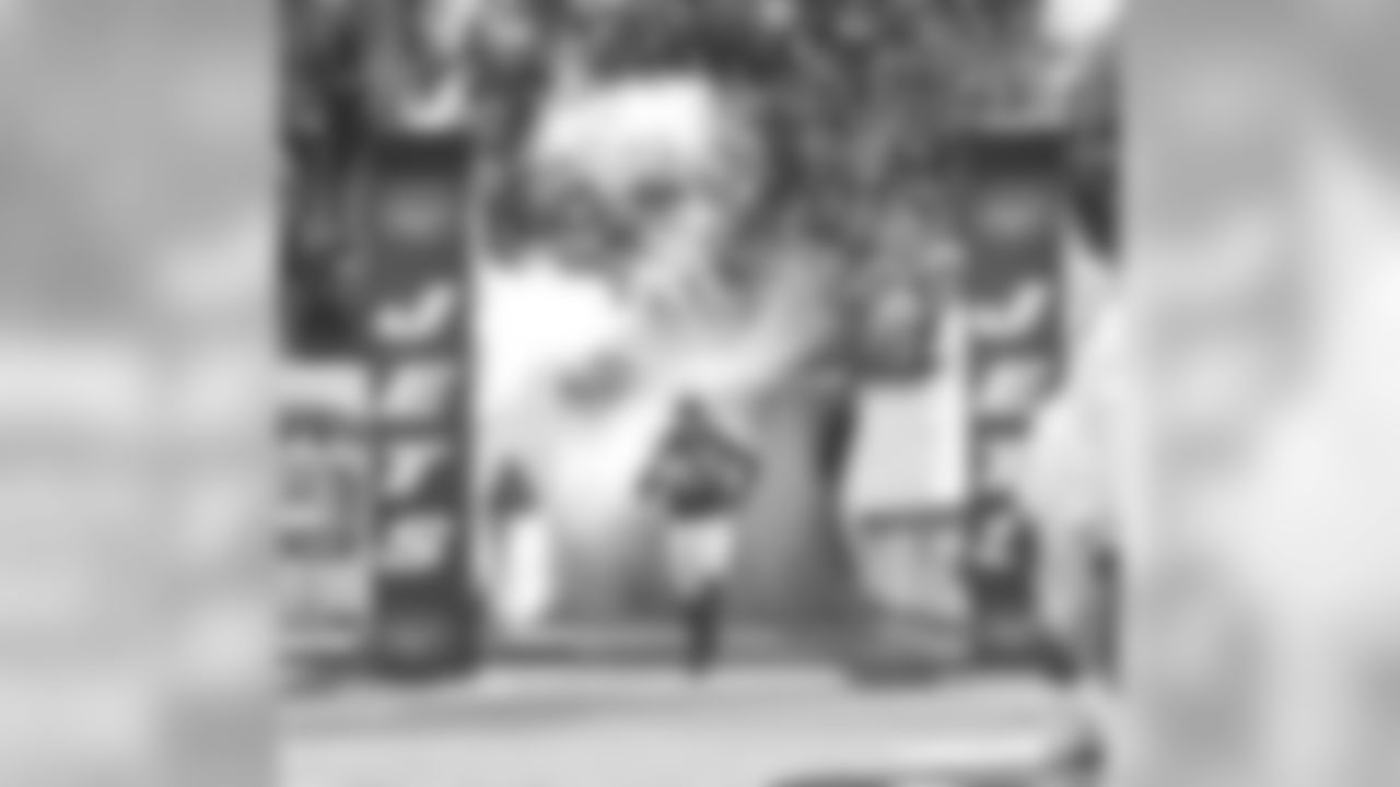 Bart Scott Photos