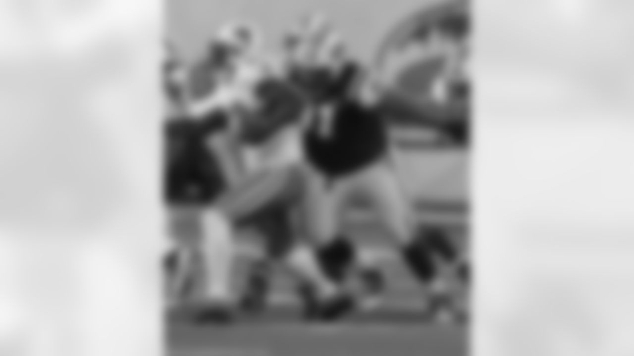 Sione Pouha Photos