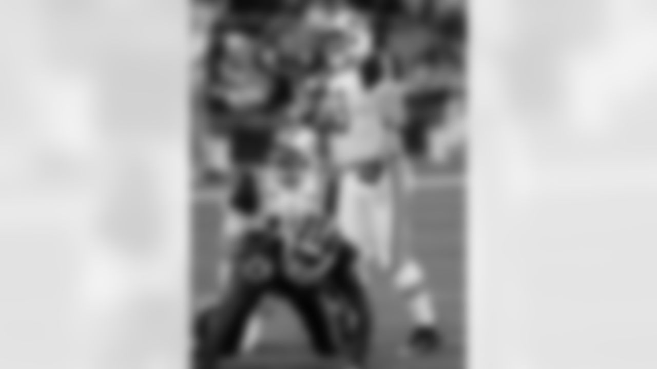 2009 Week 13 Jets at Bills Photos