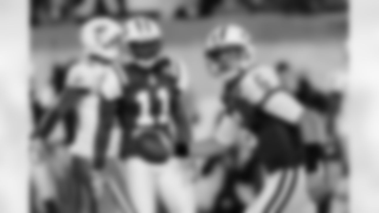 2011 Regular Season Week 6 Jets vs. Dolphins Game Photos