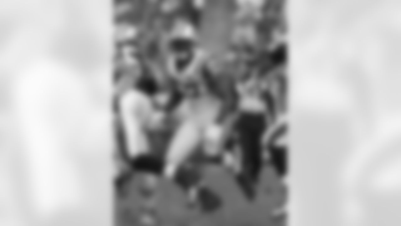 Bart Scott Photos