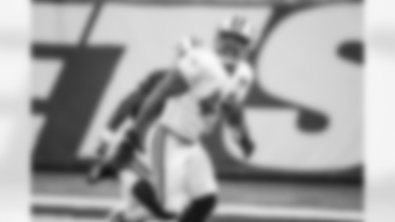 #49 Jordan Leggett