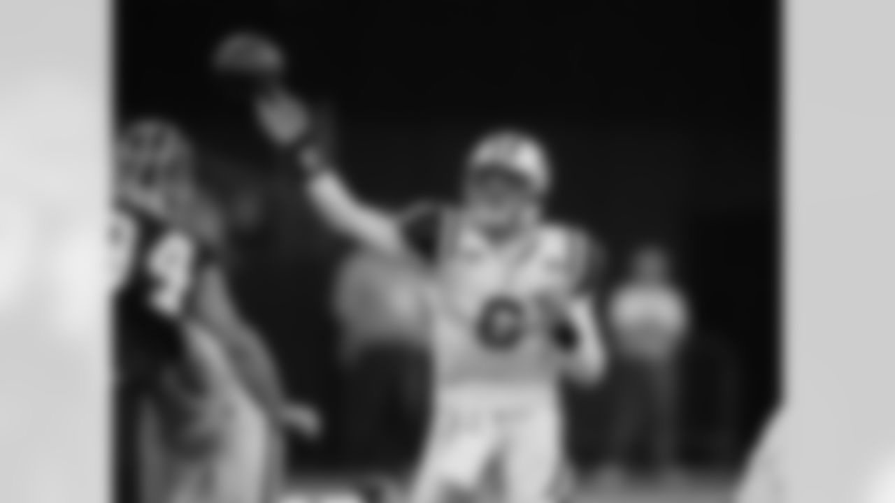 2009 Week 13 Jets at Bills Photos