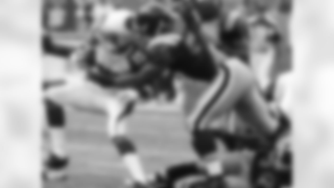 Vernon Gholston Photos