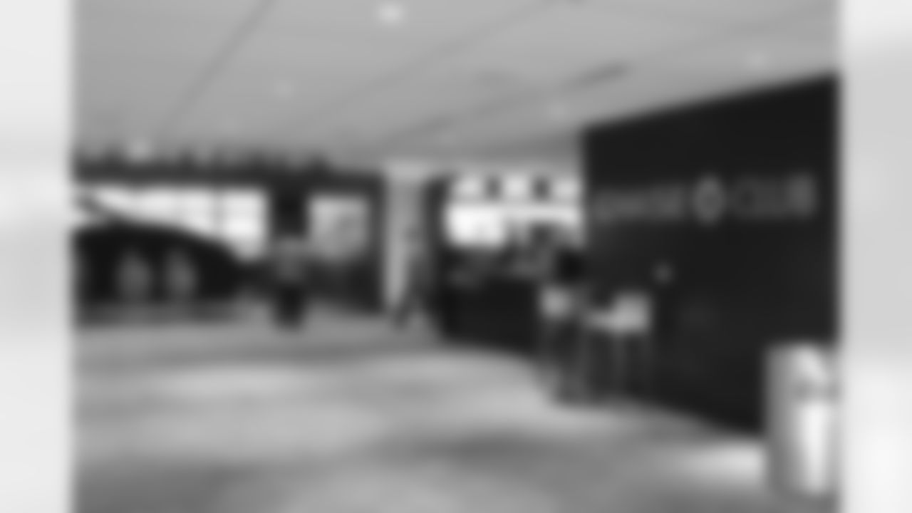 Food options in the Mezzanine Level Chase & Lexus Club