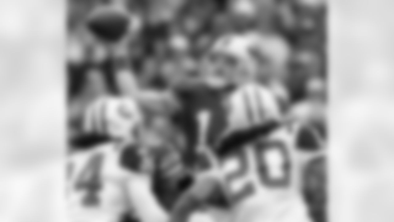 2010 Week 4 Jets at Bills Game Photos