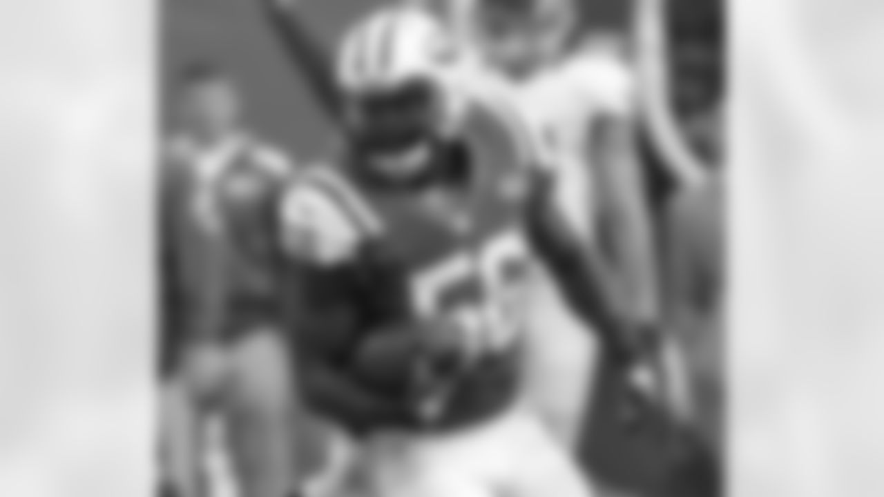 Davis has one career interception, a diving pick he recorded in last season's win over New Orleans. During the offseason, he worked on his coverage skills in order to become more instinctive at his position: "Being an instinctive linebacker is something that I've had to work hard on this offseason. I'm trying to make that my strength. Being an instinctive linebacker and play maker has to be my best asset."