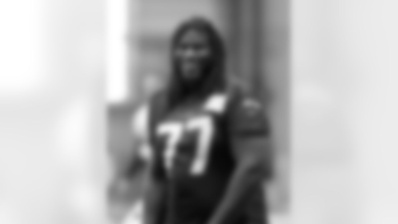 Carpenter is a native of Augusta, Ga., and stands 6'5 and over 310 pounds,
