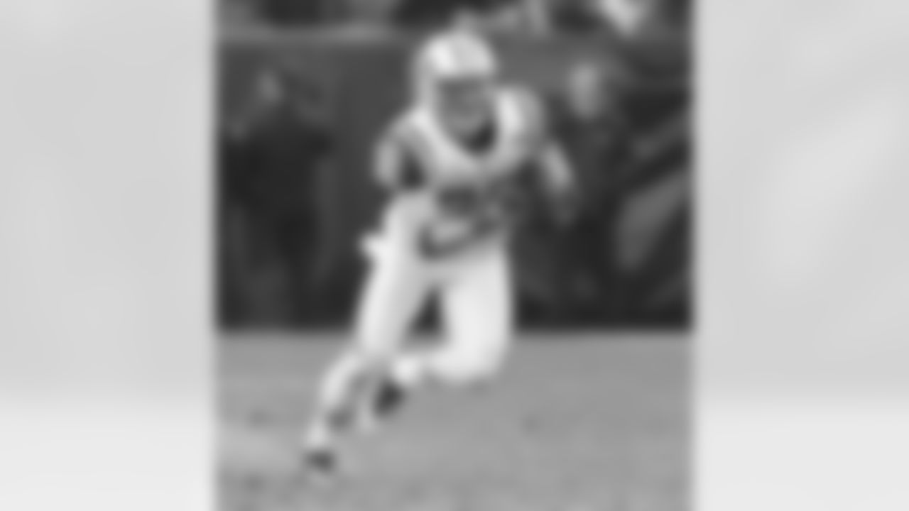 Jim Leonhard Photos