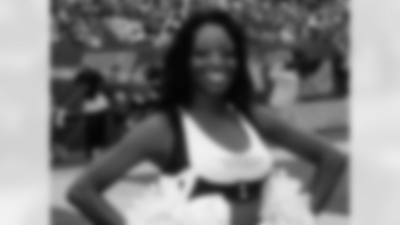 Mandisa 2009 Flight Crew Member Photos