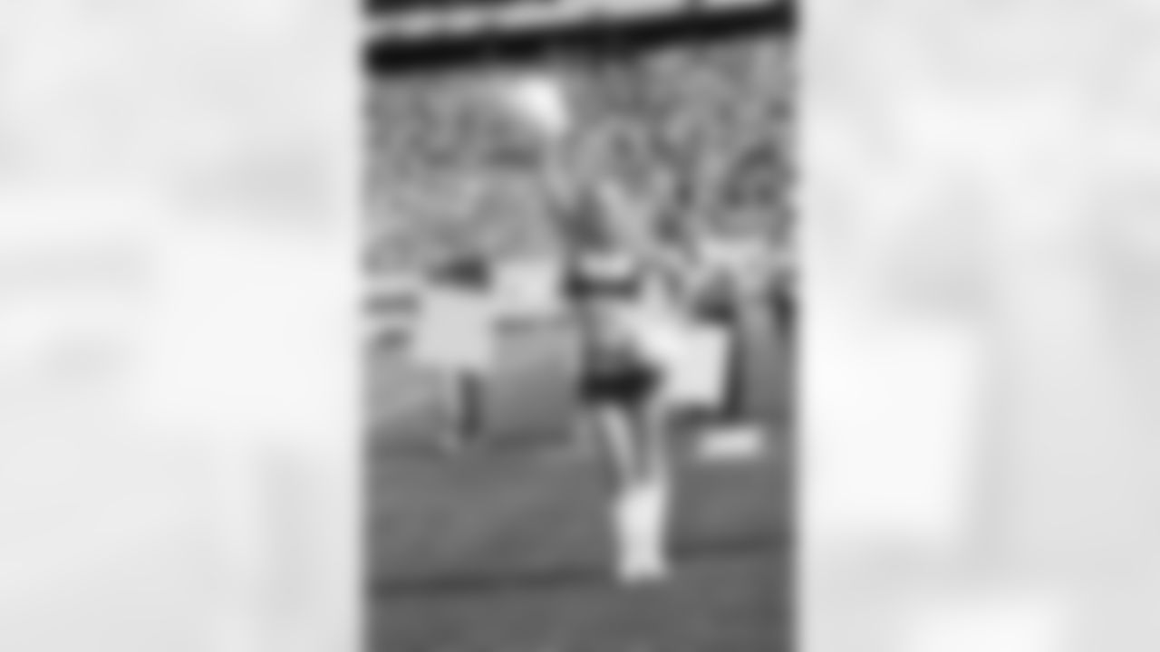 New York Jets Flight Crew: Jets vs Chargers