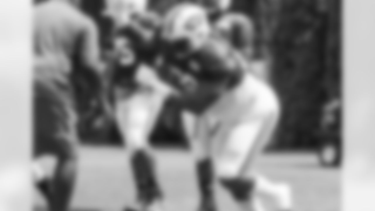 DL Claude Pelon