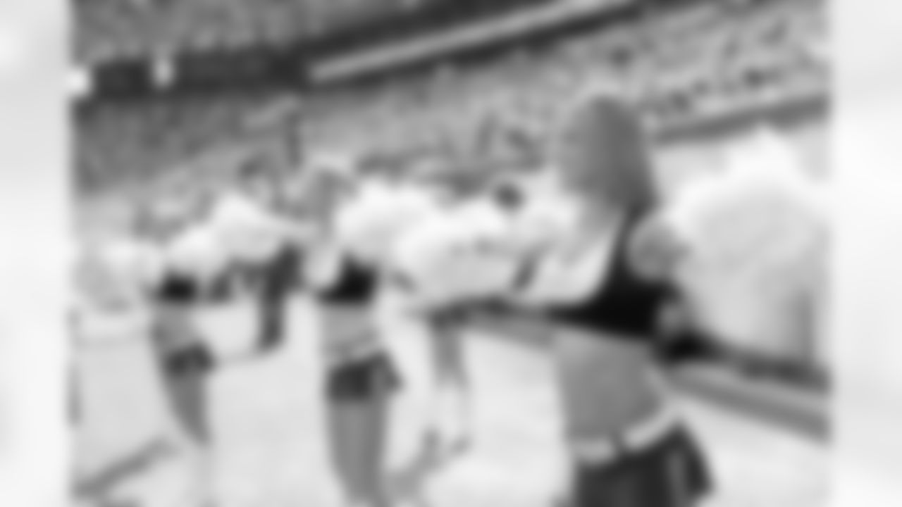 New York Jets Flight Crew: Jets vs Chargers