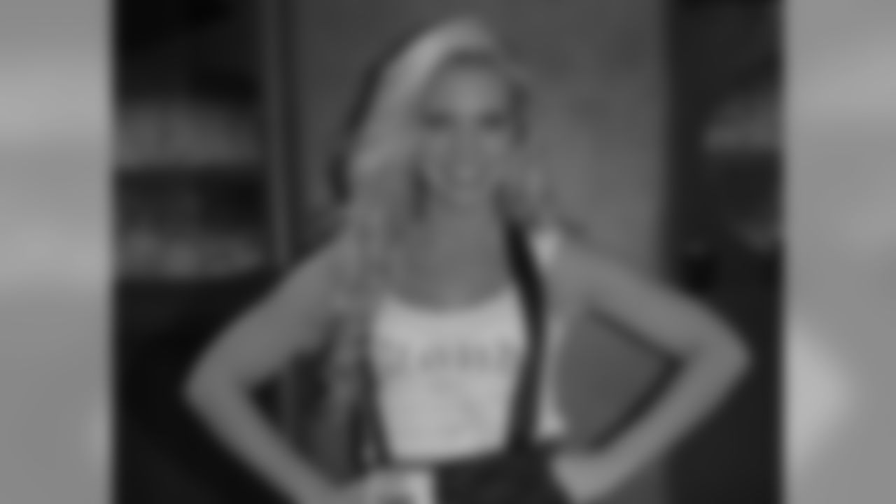 Ryann 2009 Flight Crew Member Photos