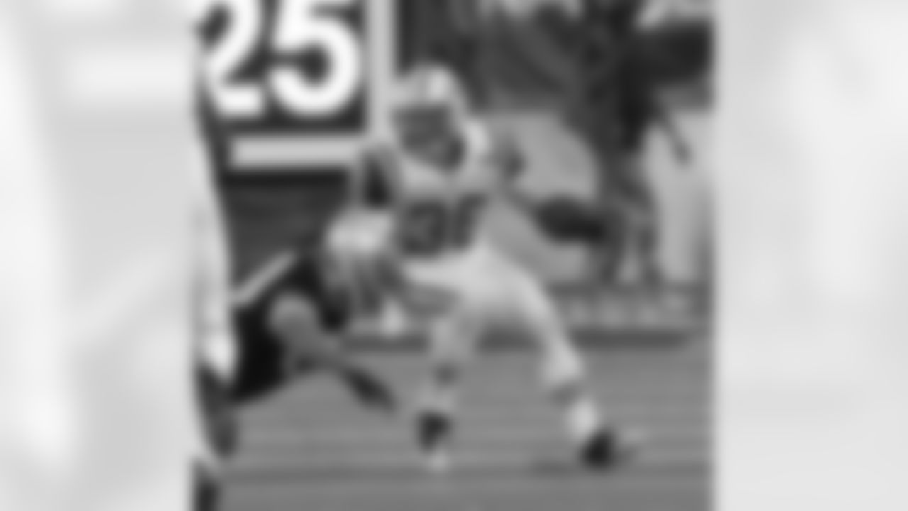 Jim Leonhard Photos
