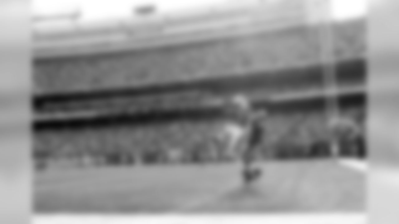 Brad Smith (16) catches the ball for a touchdown against the New York Giants.