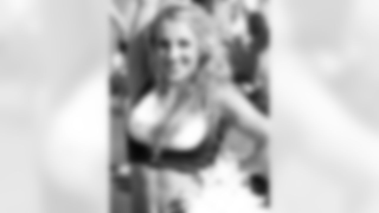Laura D. 2009 Flight Crew Member Photos