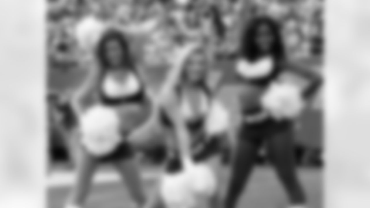 2009 Week 10 Jets vs Jackson Flight Crew Photos