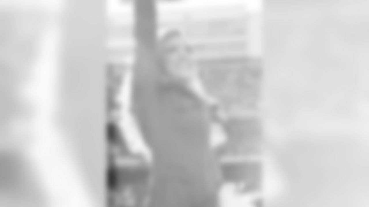 Lauren Z. 2009 Flight Crew Member Photos
