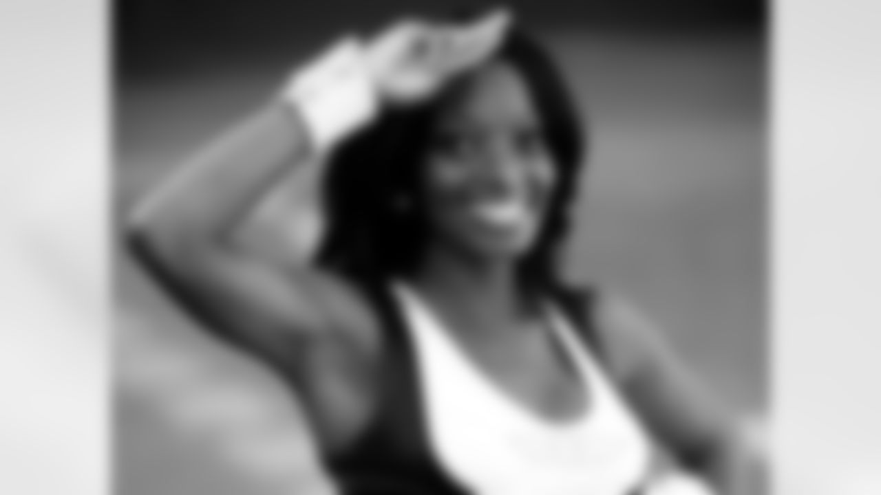 Mandisa 2009 Flight Crew Member Photos