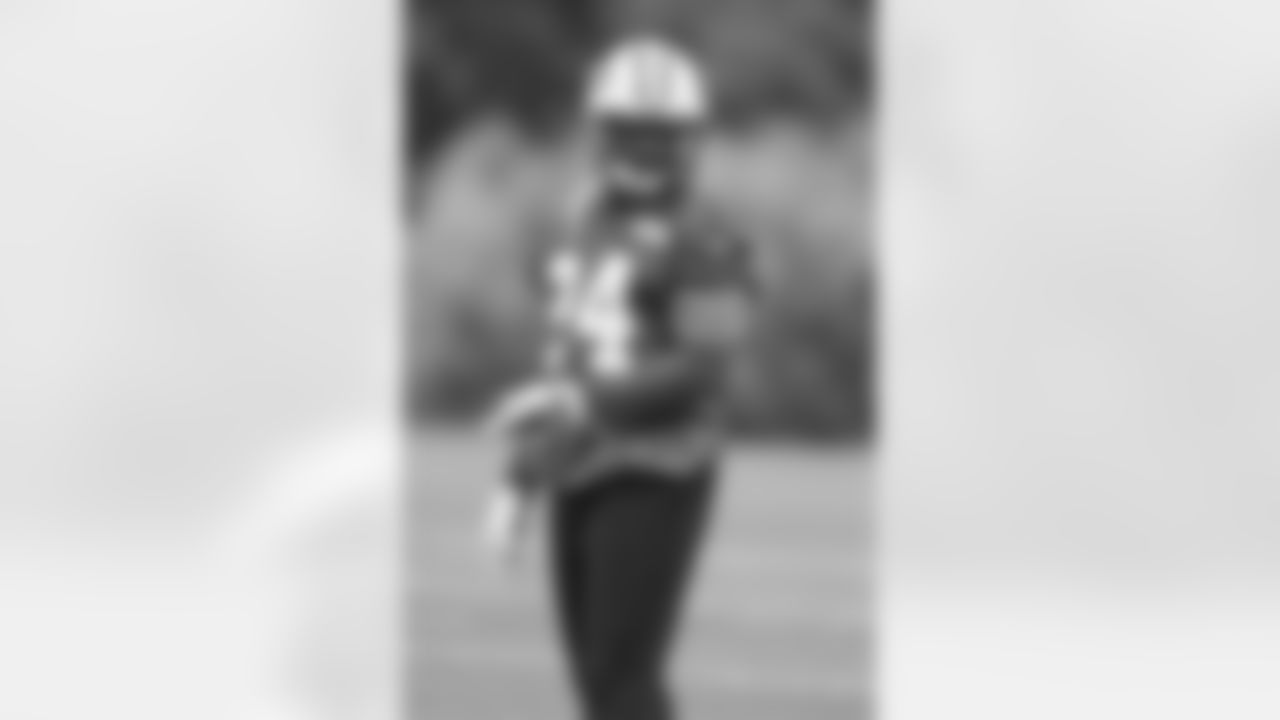 CB - Darrelle Revis