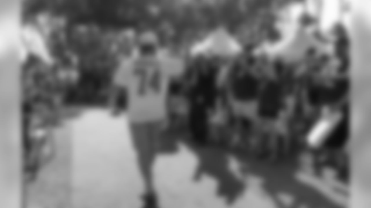 Nick Mangold goes casual at the 2015 ProBowl Draft