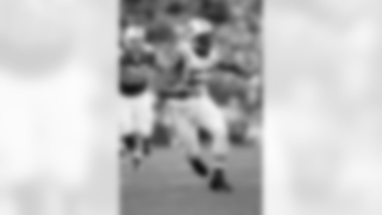 Bart Scott Photos