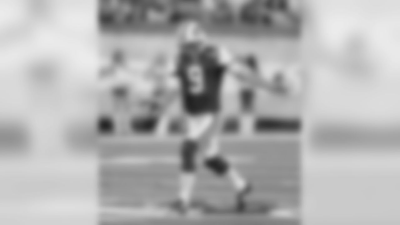 New York Jets punter Steve Weatherford (9) punts against the Washington Redskins in an preseason NFL football game at the New Meadowlands Stadium in East Rutherford, New Jersey on Monday August 27, 2010 (AP Photo/Evan Pinkus)