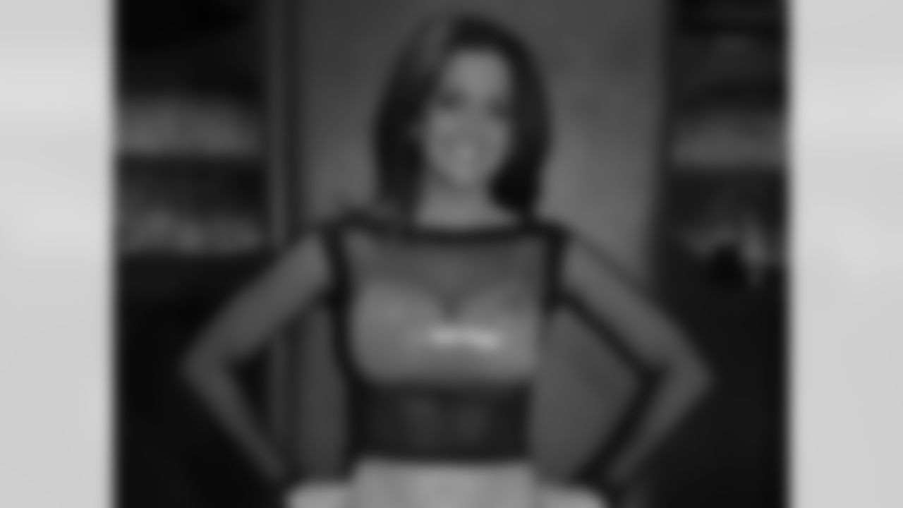 Linda - 2009 Flight Crew Member Photos