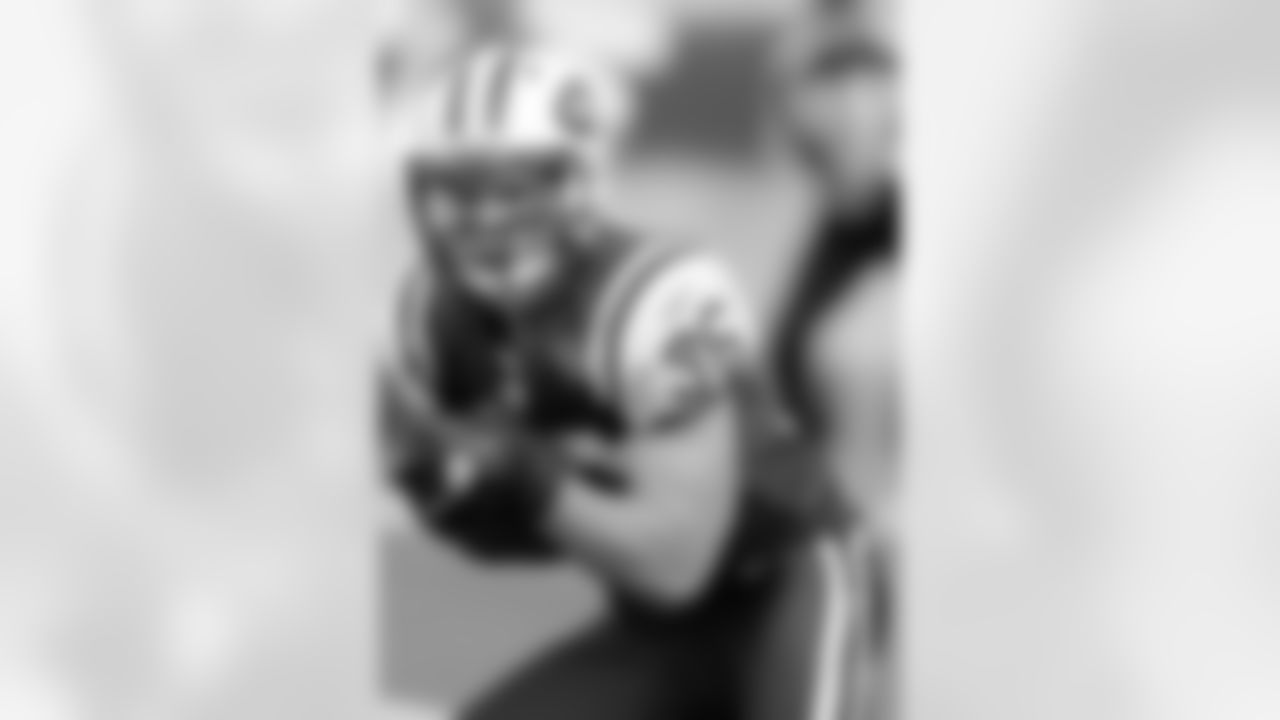 Jim Leonhard Photos