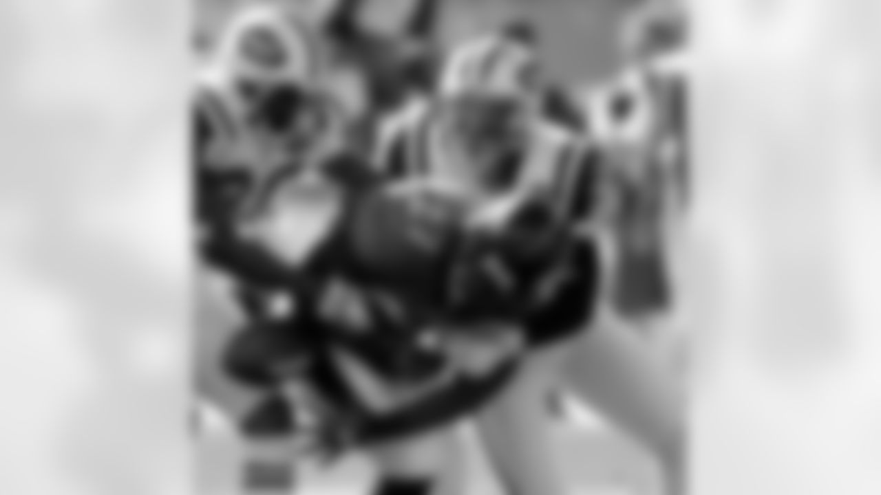 Jim Leonhard Photos